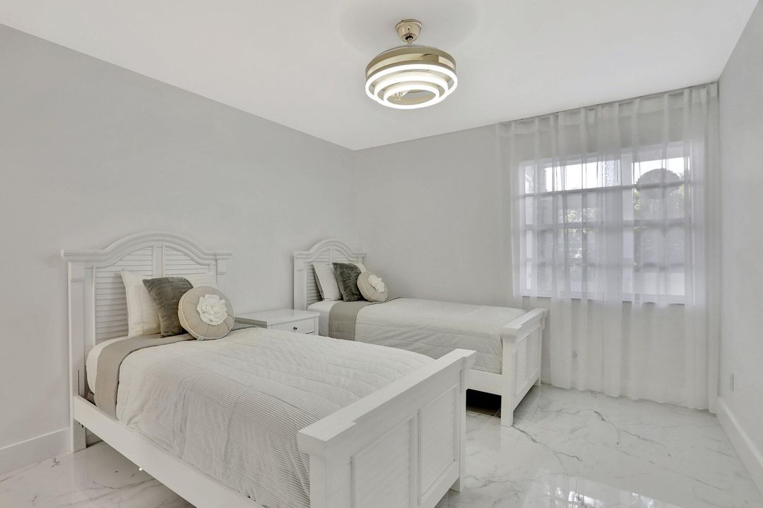 En Venta: $198,000 (2 camas, 2 baños, 907 Pies cuadrados)