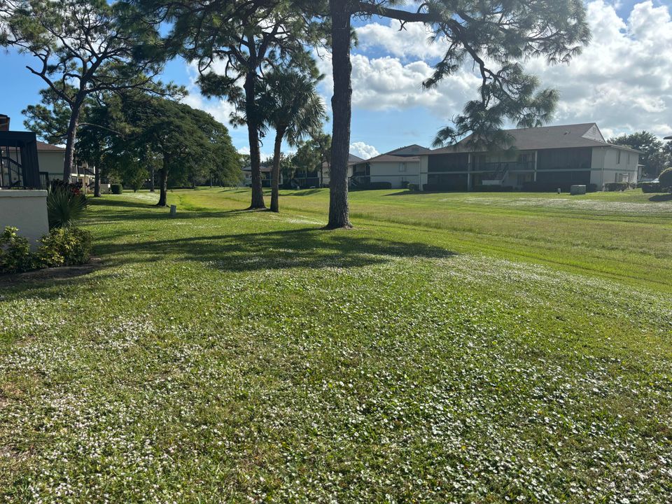 For Sale: $249,000 (2 beds, 2 baths, 860 Square Feet)