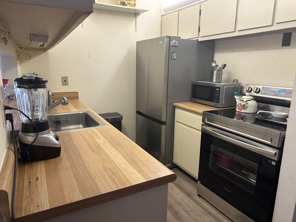 For Sale: $249,000 (2 beds, 2 baths, 860 Square Feet)