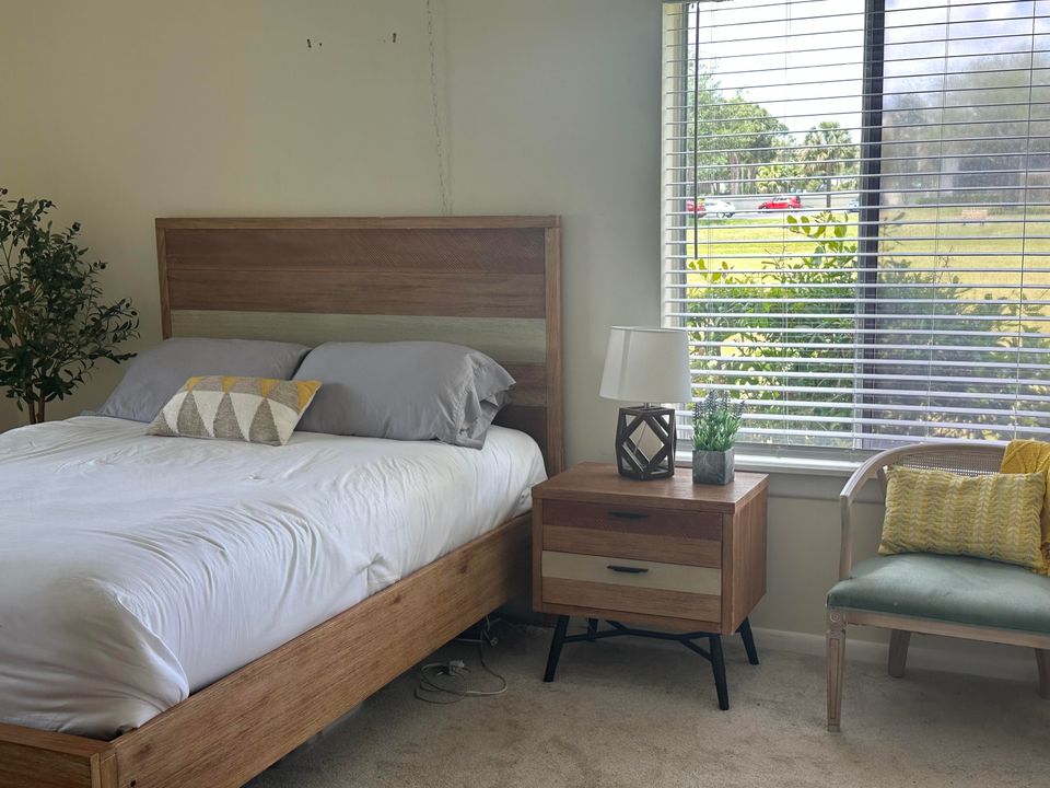 For Sale: $249,000 (2 beds, 2 baths, 860 Square Feet)