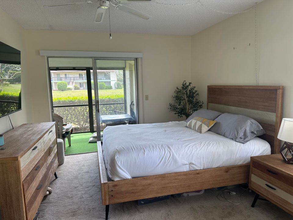 For Sale: $249,000 (2 beds, 2 baths, 860 Square Feet)