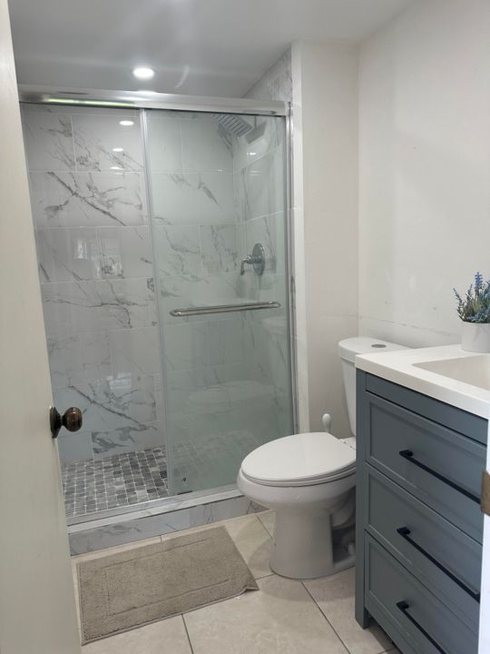 For Sale: $249,000 (2 beds, 2 baths, 860 Square Feet)