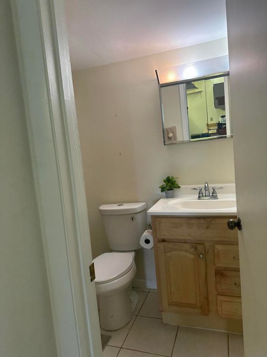 For Sale: $249,000 (2 beds, 2 baths, 860 Square Feet)