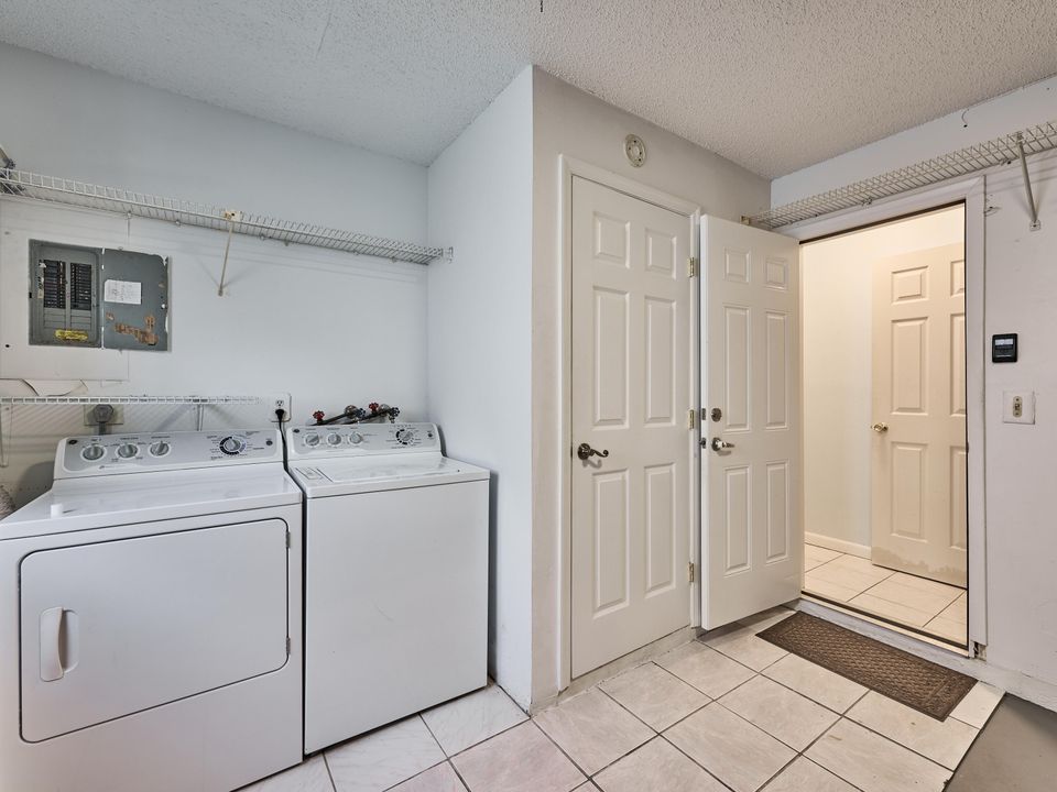 На продажу: $365,000 (2 спален, 2 ванн, 1624 Квадратных фут)