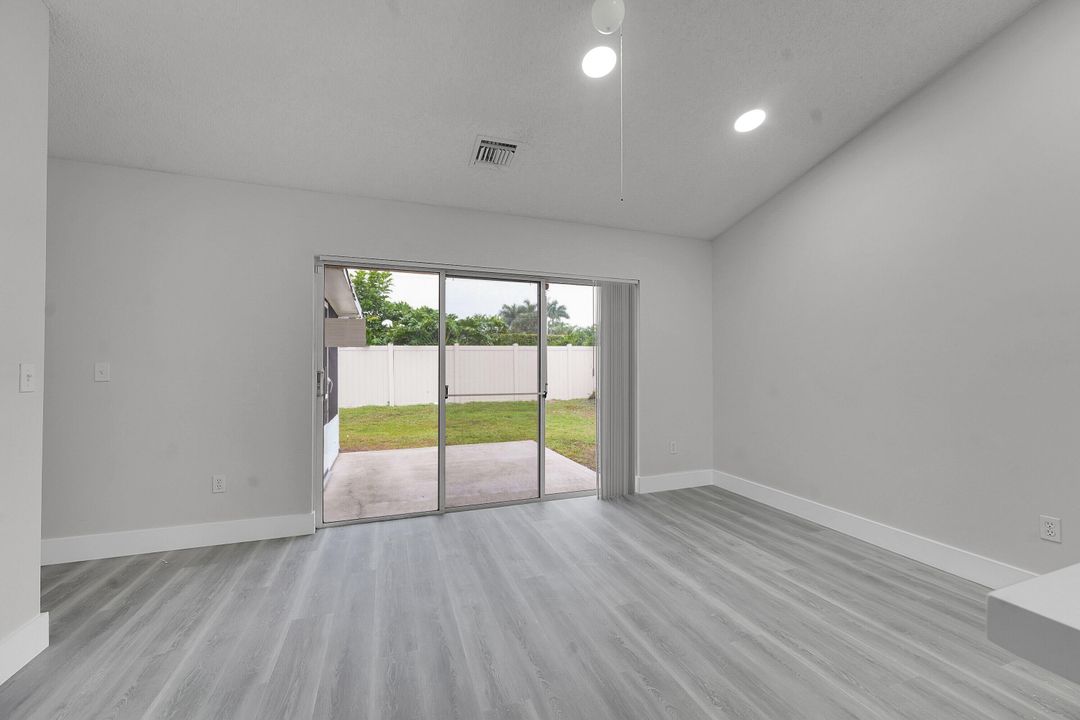 En Venta: $539,900 (3 camas, 2 baños, 1750 Pies cuadrados)