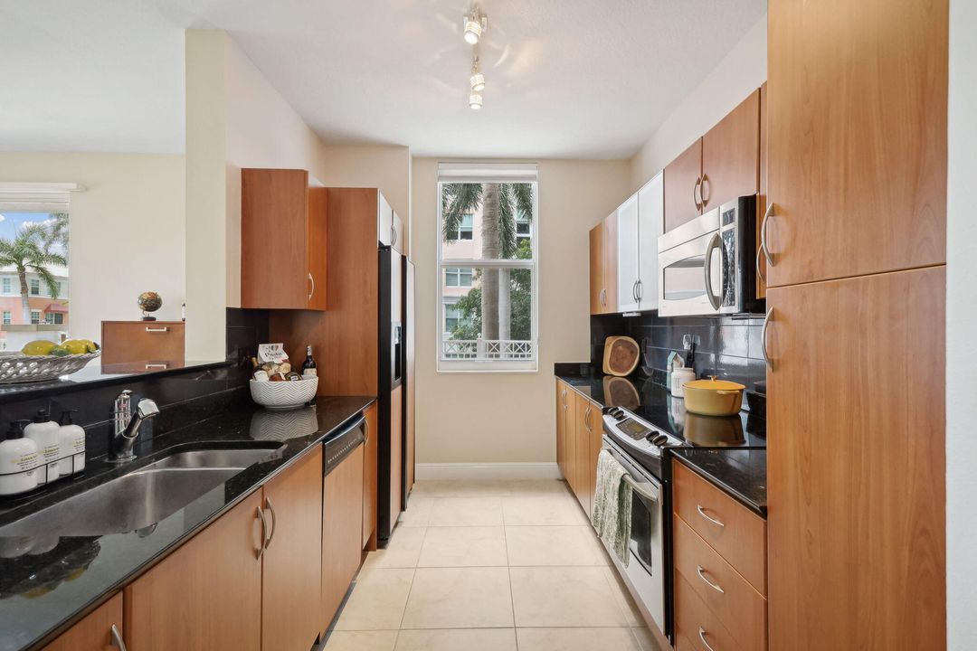 На продажу: $435,000 (2 спален, 2 ванн, 1350 Квадратных фут)