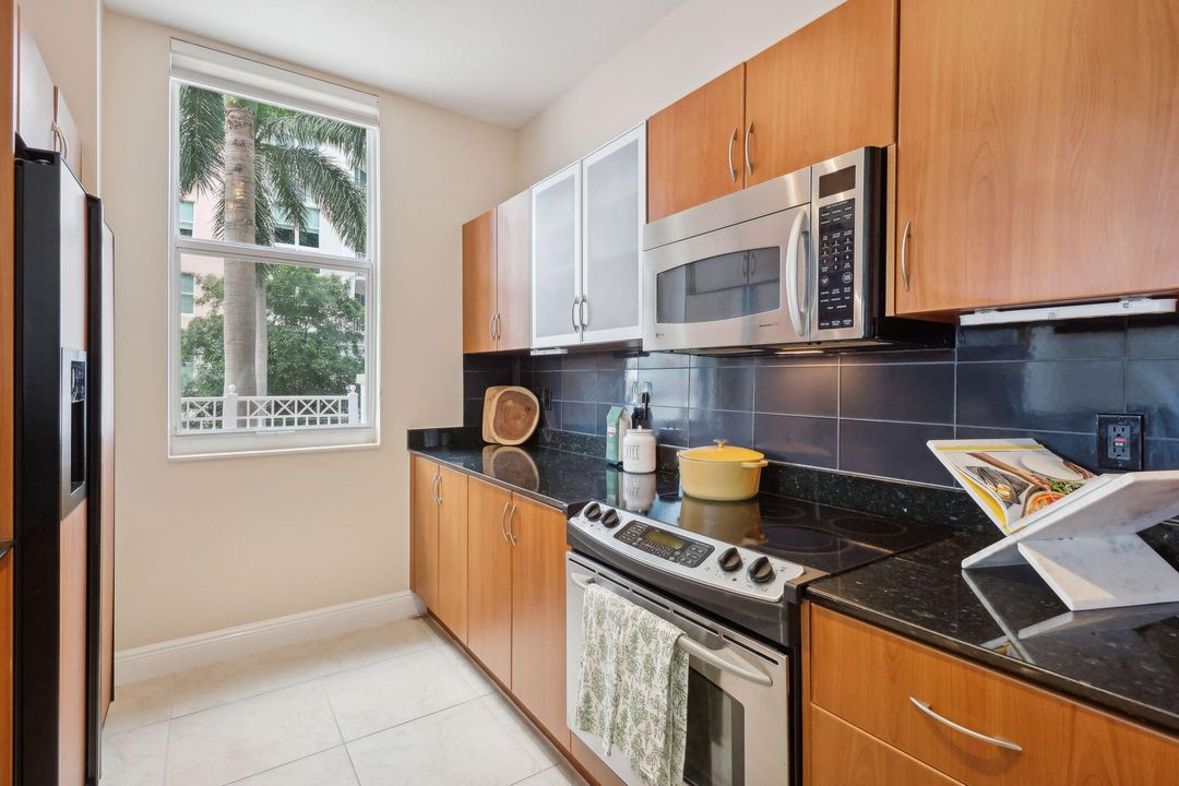 На продажу: $435,000 (2 спален, 2 ванн, 1350 Квадратных фут)