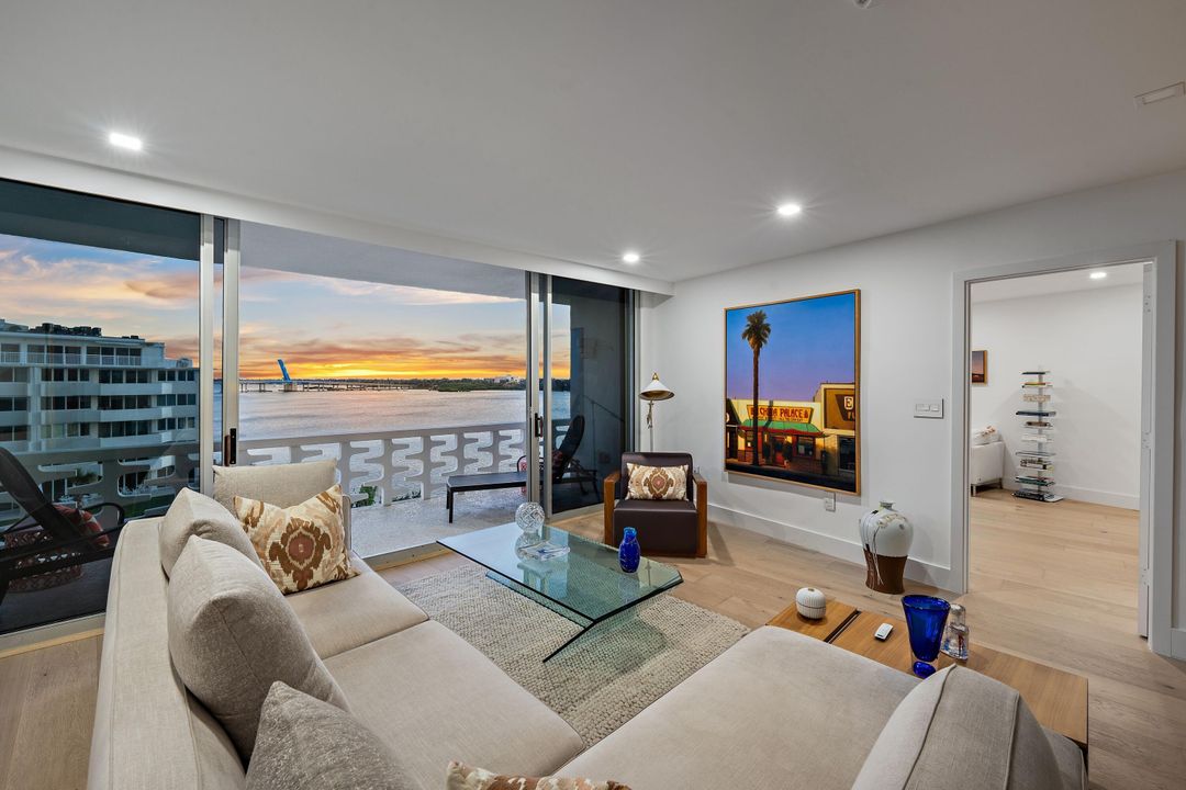 待售: $1,250,000 (2 贝兹, 2 浴室, 1212 平方英尺)