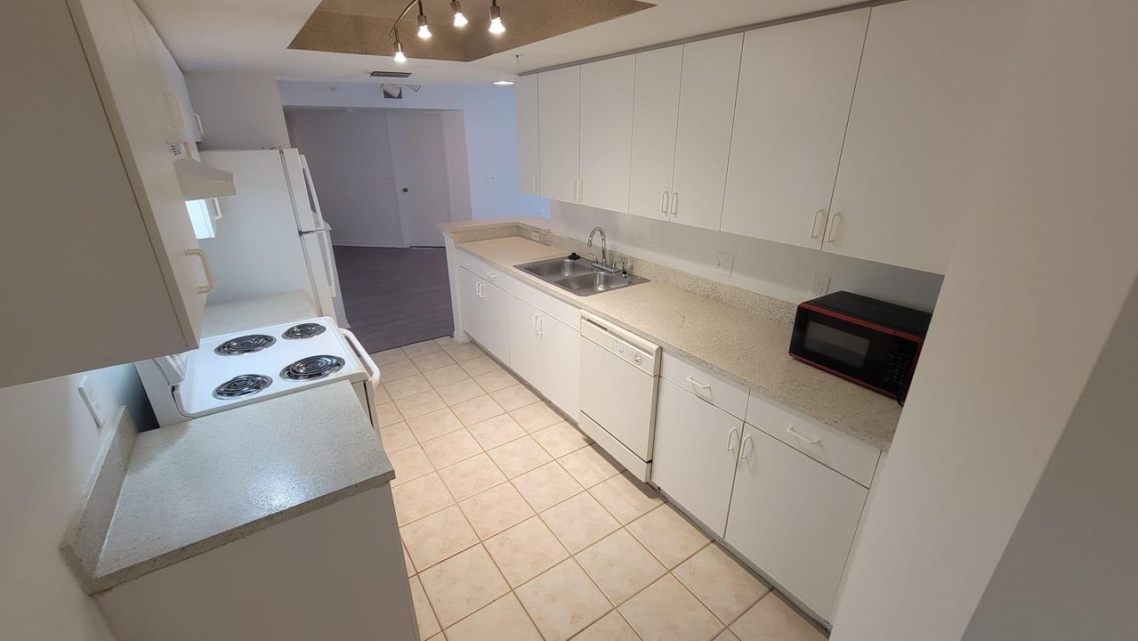 出租: $2,400 (3 贝兹, 2 浴室, 1220 平方英尺)