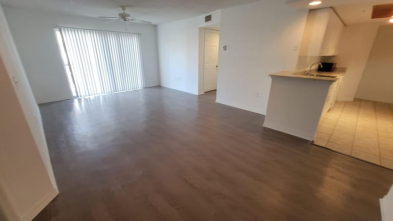 出租: $2,400 (3 贝兹, 2 浴室, 1220 平方英尺)