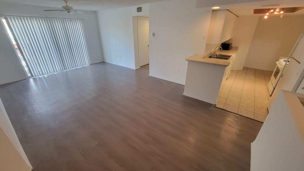 出租: $2,400 (3 贝兹, 2 浴室, 1220 平方英尺)