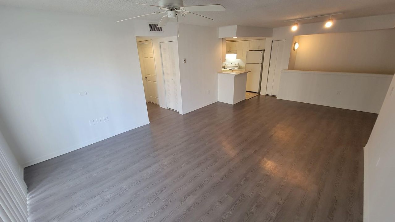 出租: $2,400 (3 贝兹, 2 浴室, 1220 平方英尺)