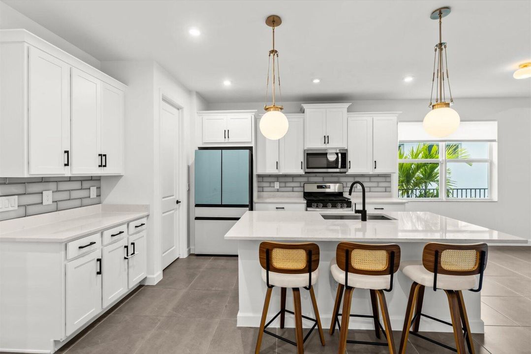 For Sale: $474,900 (3 beds, 2 baths, 1998 Square Feet)