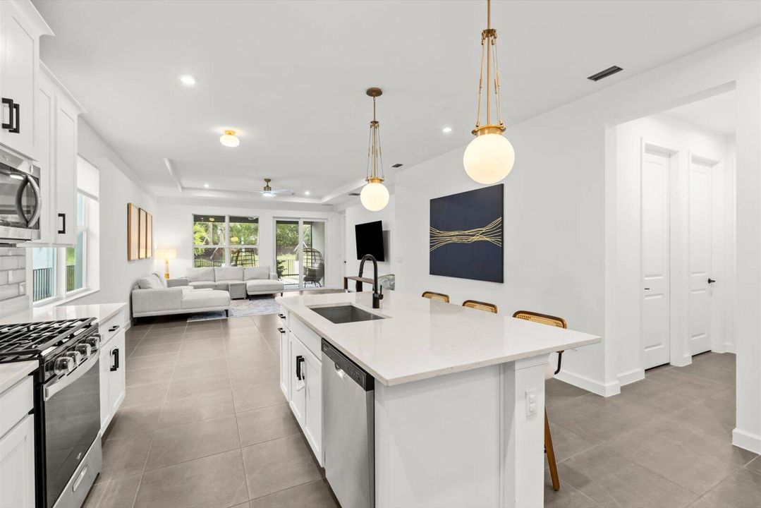 For Sale: $474,900 (3 beds, 2 baths, 1998 Square Feet)