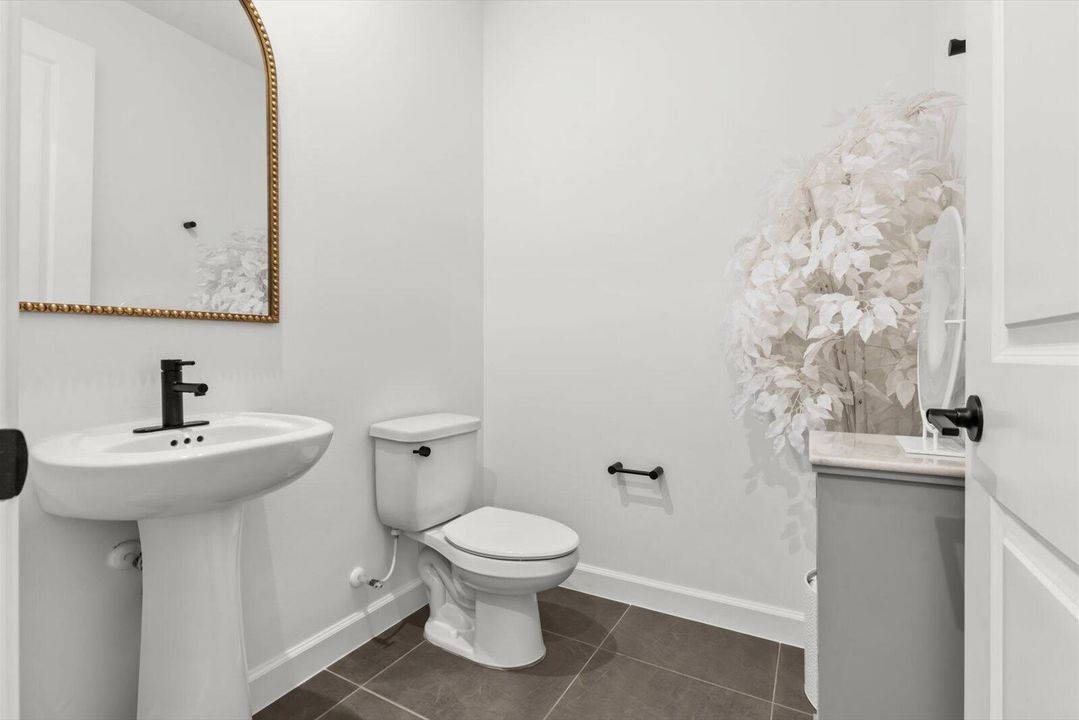 For Sale: $474,900 (3 beds, 2 baths, 1998 Square Feet)