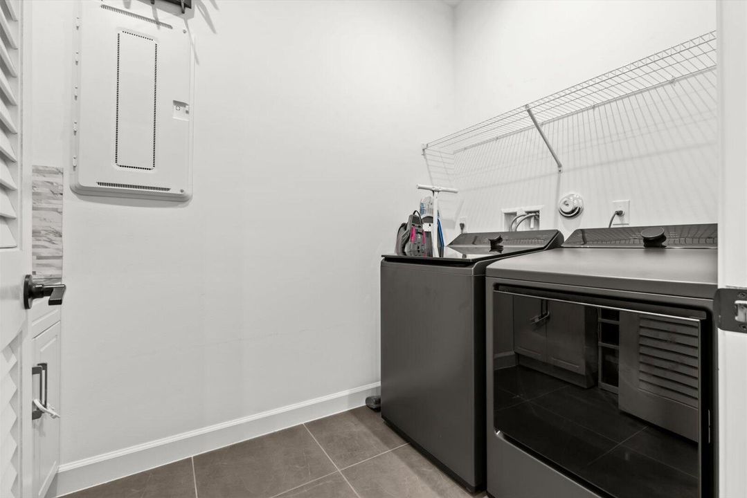 For Sale: $474,900 (3 beds, 2 baths, 1998 Square Feet)