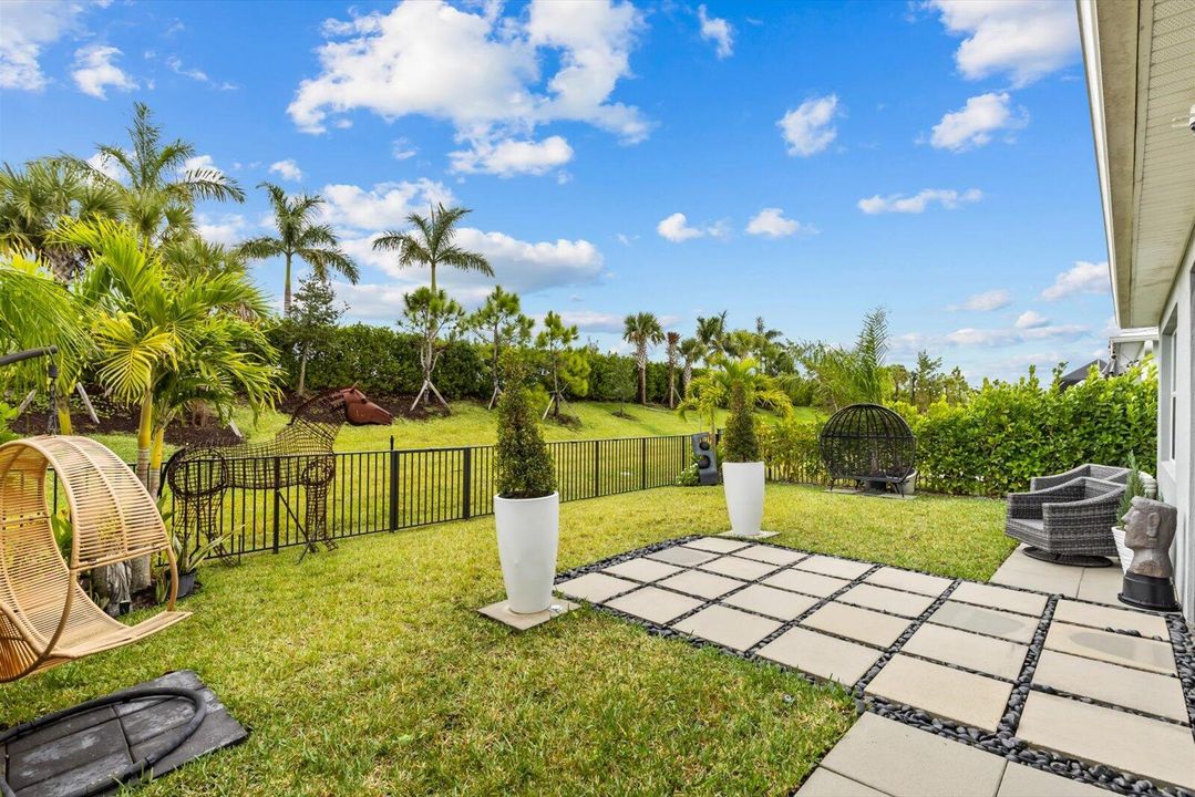 For Sale: $474,900 (3 beds, 2 baths, 1998 Square Feet)