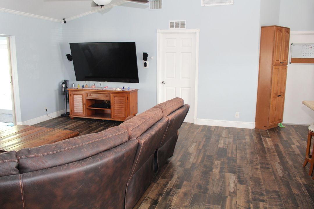 待售: $600,000 (3 贝兹, 2 浴室, 1143 平方英尺)