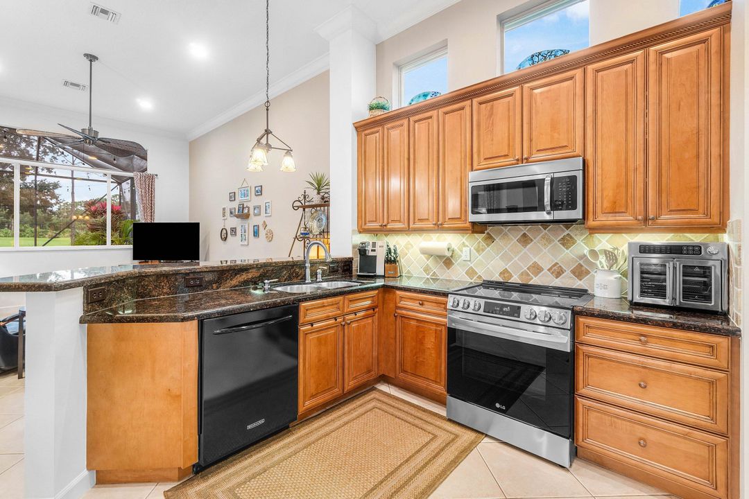 待售: $599,999 (3 贝兹, 2 浴室, 2296 平方英尺)