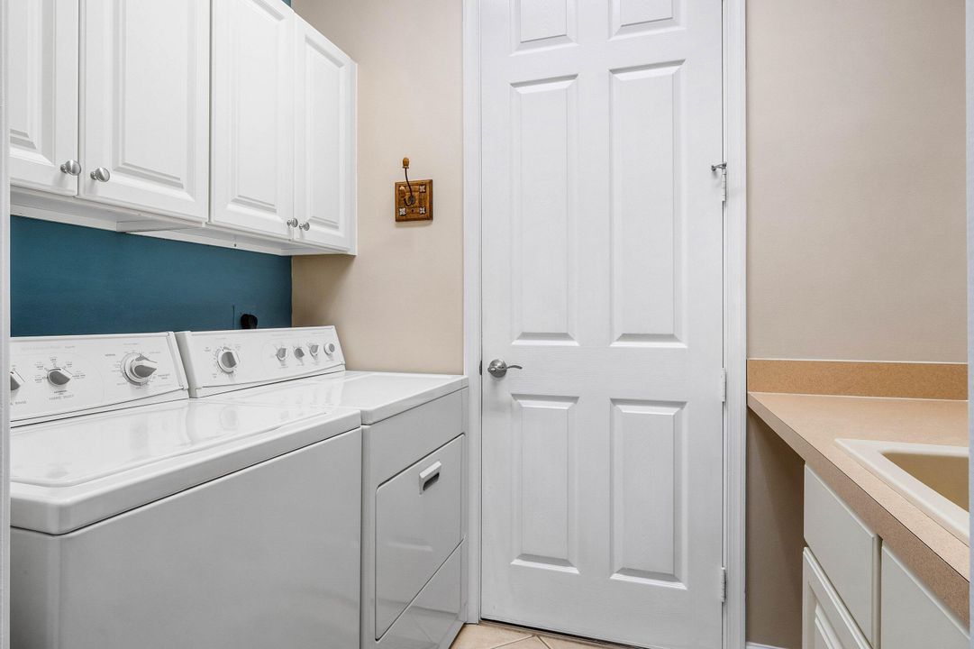 待售: $599,999 (3 贝兹, 2 浴室, 2296 平方英尺)