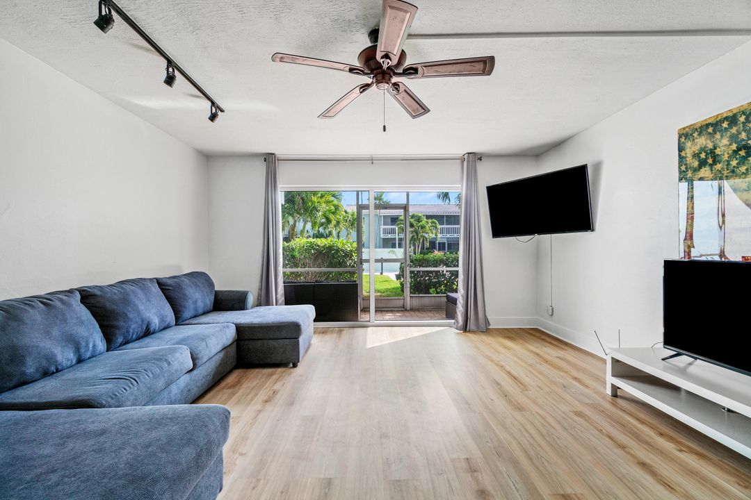 For Rent: $1,700 (1 beds, 1 baths, 490 Square Feet)