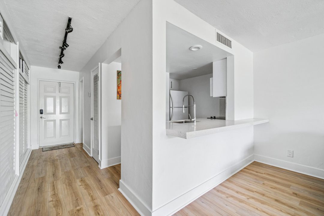 For Rent: $1,700 (1 beds, 1 baths, 490 Square Feet)