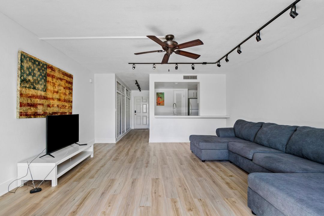 For Rent: $1,700 (1 beds, 1 baths, 490 Square Feet)