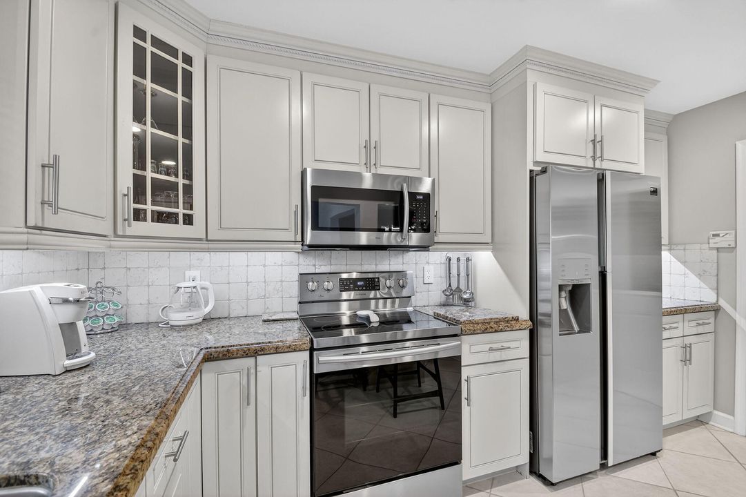 For Sale: $350,000 (2 beds, 2 baths, 1400 Square Feet)