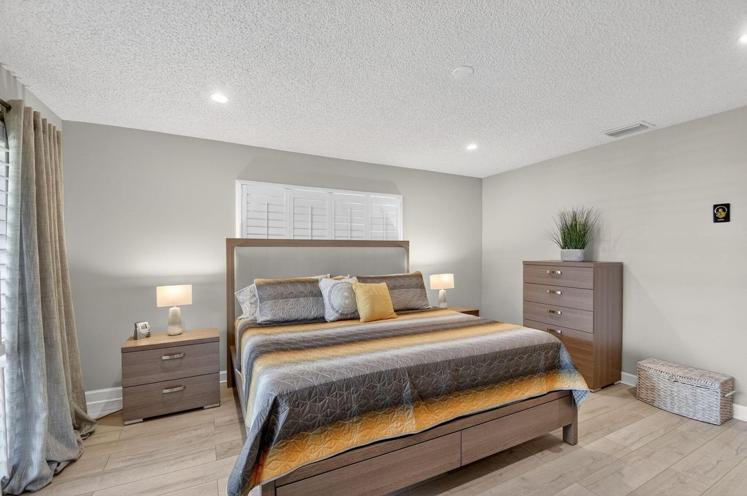 For Sale: $350,000 (2 beds, 2 baths, 1400 Square Feet)