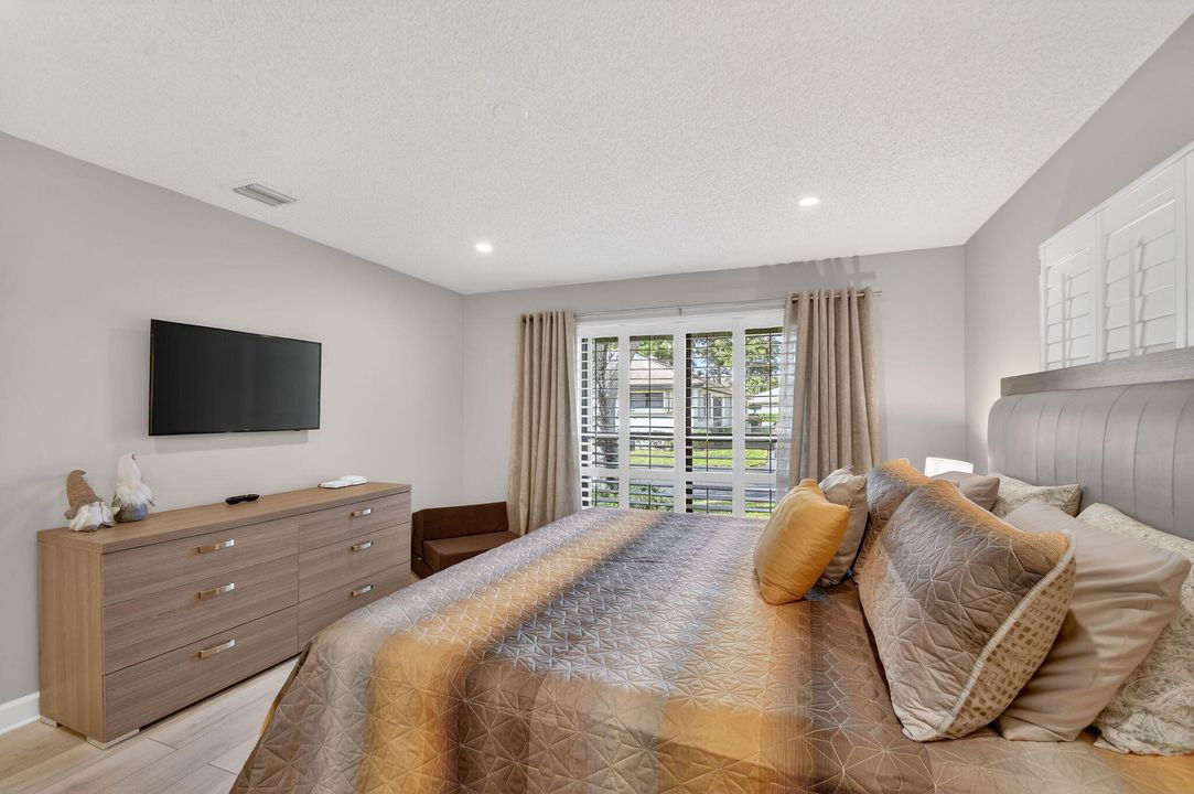 For Sale: $350,000 (2 beds, 2 baths, 1400 Square Feet)