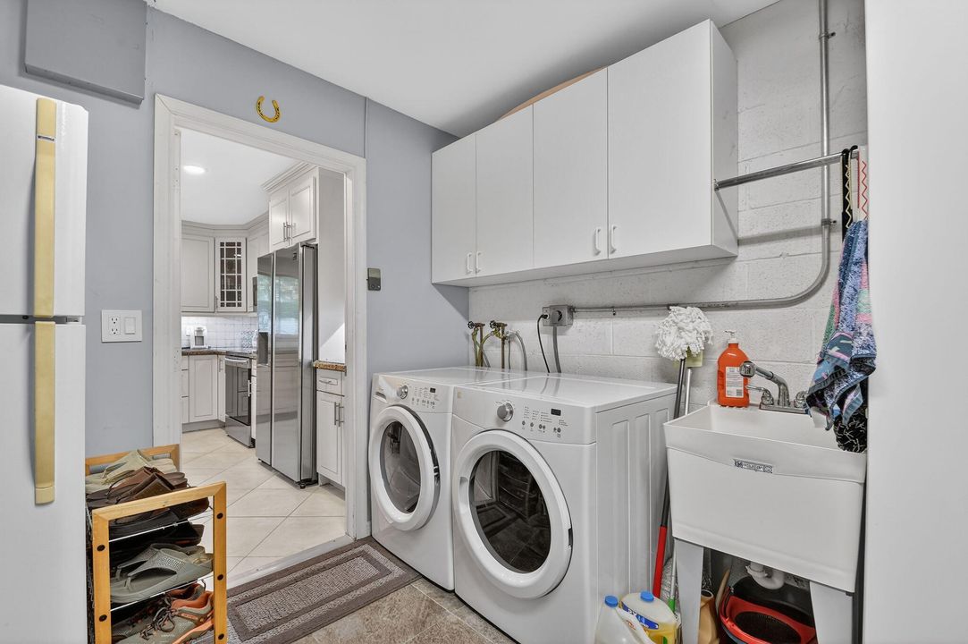 For Sale: $350,000 (2 beds, 2 baths, 1400 Square Feet)