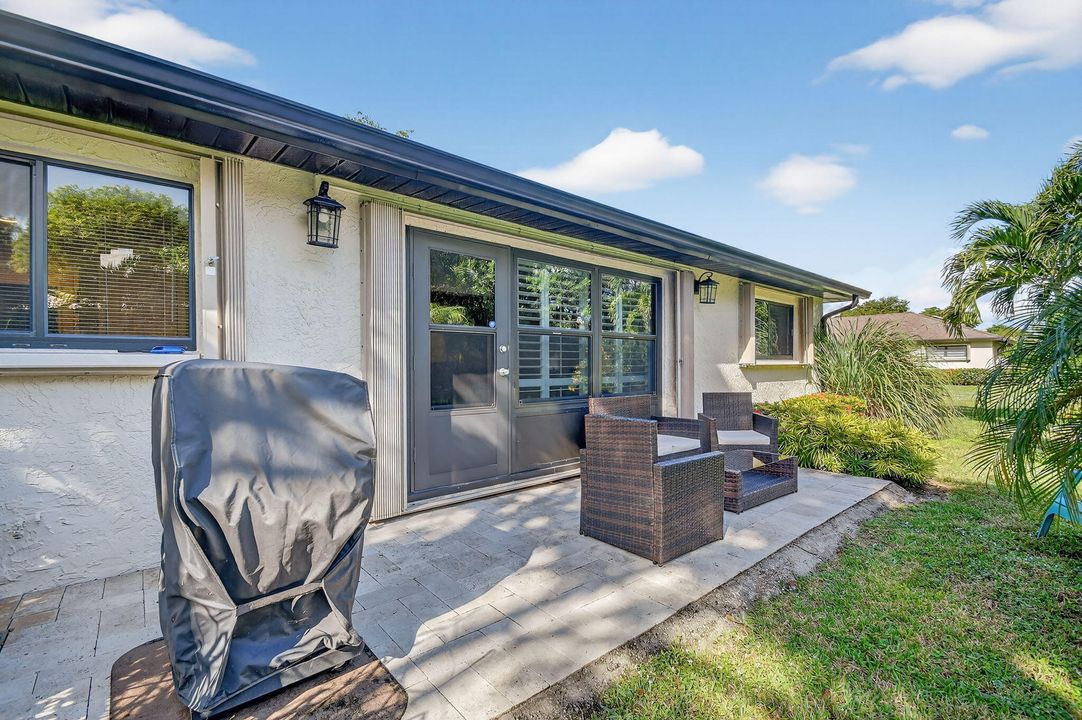 For Sale: $350,000 (2 beds, 2 baths, 1400 Square Feet)