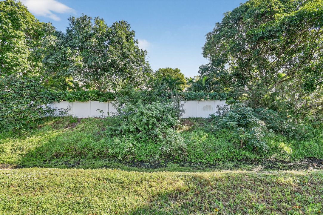 For Sale: $350,000 (2 beds, 2 baths, 1400 Square Feet)