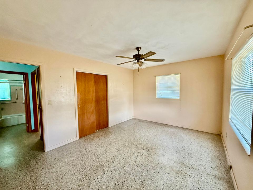For Rent: $1,900 (2 beds, 1 baths, 832 Square Feet)