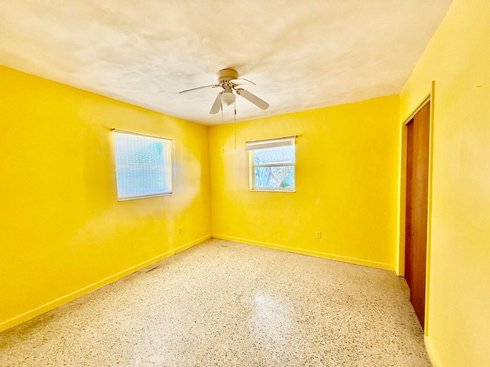 For Rent: $1,900 (2 beds, 1 baths, 832 Square Feet)