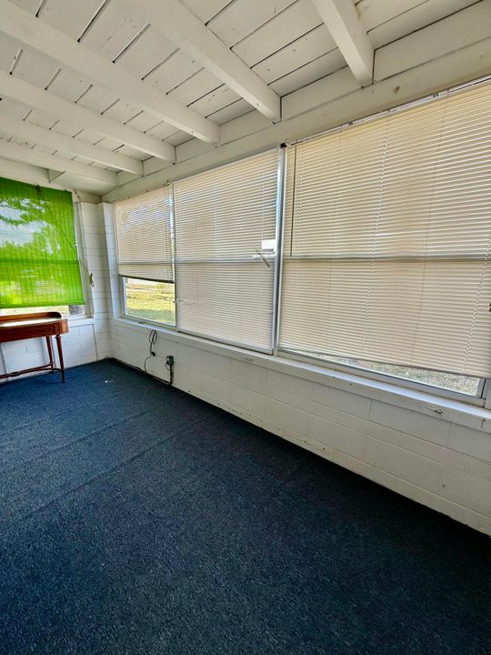 For Rent: $1,900 (2 beds, 1 baths, 832 Square Feet)