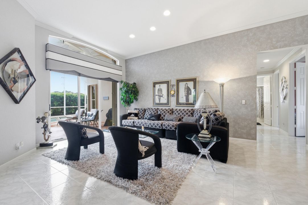 En Venta: $499,000 (3 camas, 2 baños, 2211 Pies cuadrados)