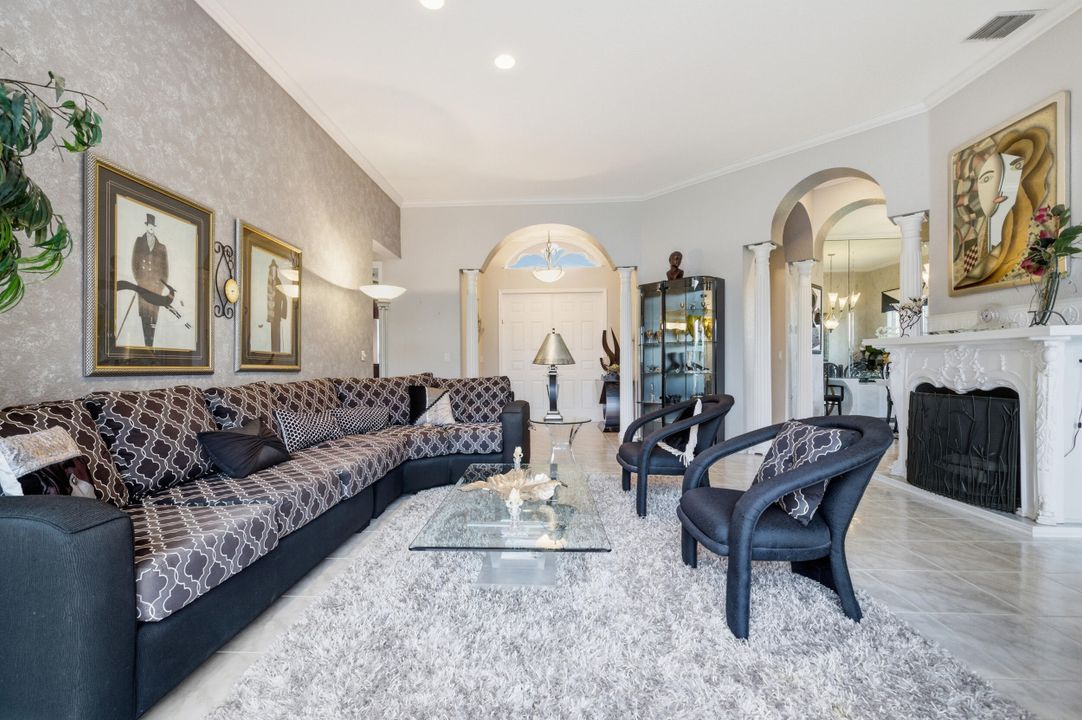 En Venta: $499,000 (3 camas, 2 baños, 2211 Pies cuadrados)