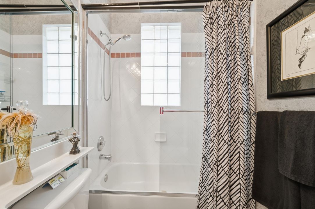 En Venta: $499,000 (3 camas, 2 baños, 2211 Pies cuadrados)