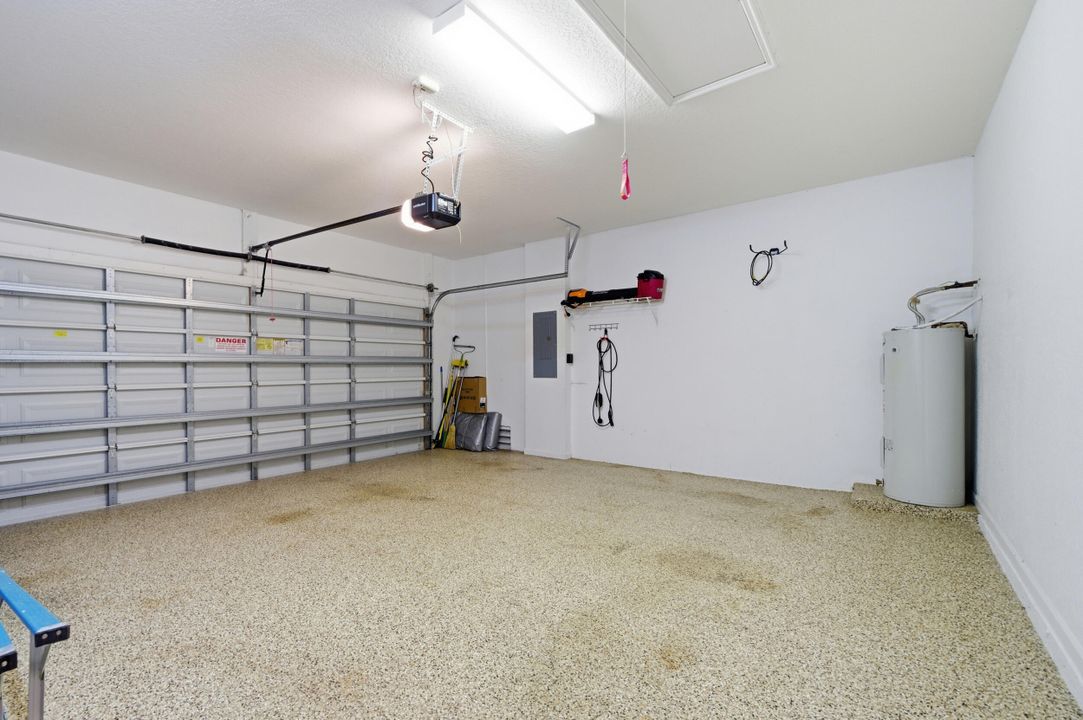 En Venta: $499,000 (3 camas, 2 baños, 2211 Pies cuadrados)