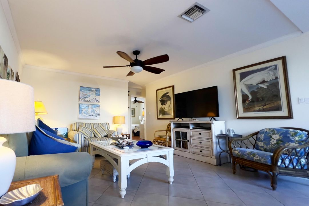 For Sale: $425,000 (2 beds, 2 baths, 1093 Square Feet)