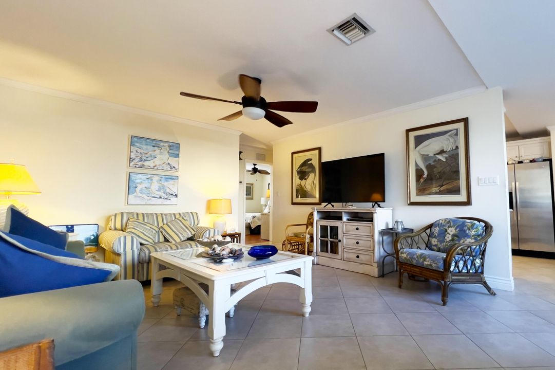 For Sale: $425,000 (2 beds, 2 baths, 1093 Square Feet)