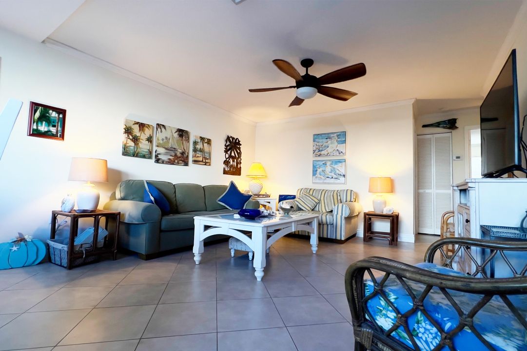 For Sale: $425,000 (2 beds, 2 baths, 1093 Square Feet)