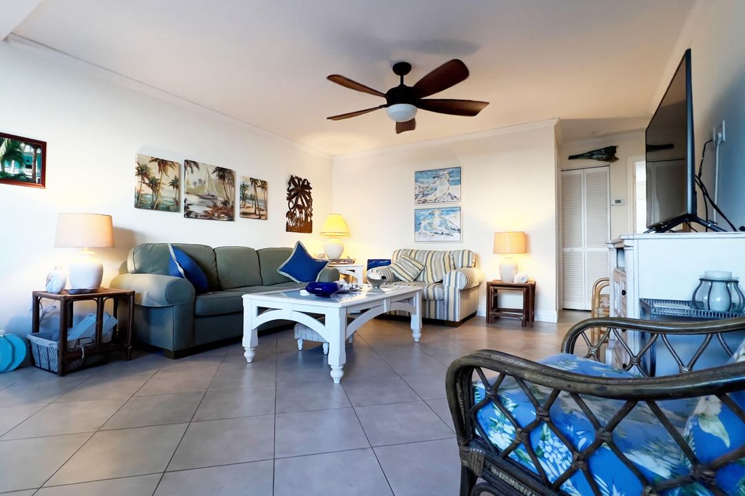 For Sale: $425,000 (2 beds, 2 baths, 1093 Square Feet)