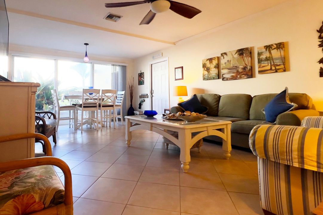 For Sale: $425,000 (2 beds, 2 baths, 1093 Square Feet)