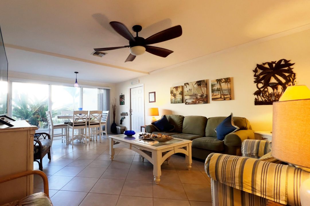 For Sale: $425,000 (2 beds, 2 baths, 1093 Square Feet)