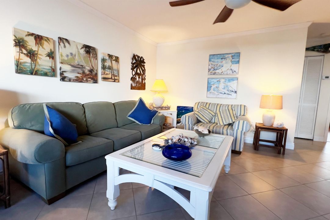 For Sale: $425,000 (2 beds, 2 baths, 1093 Square Feet)