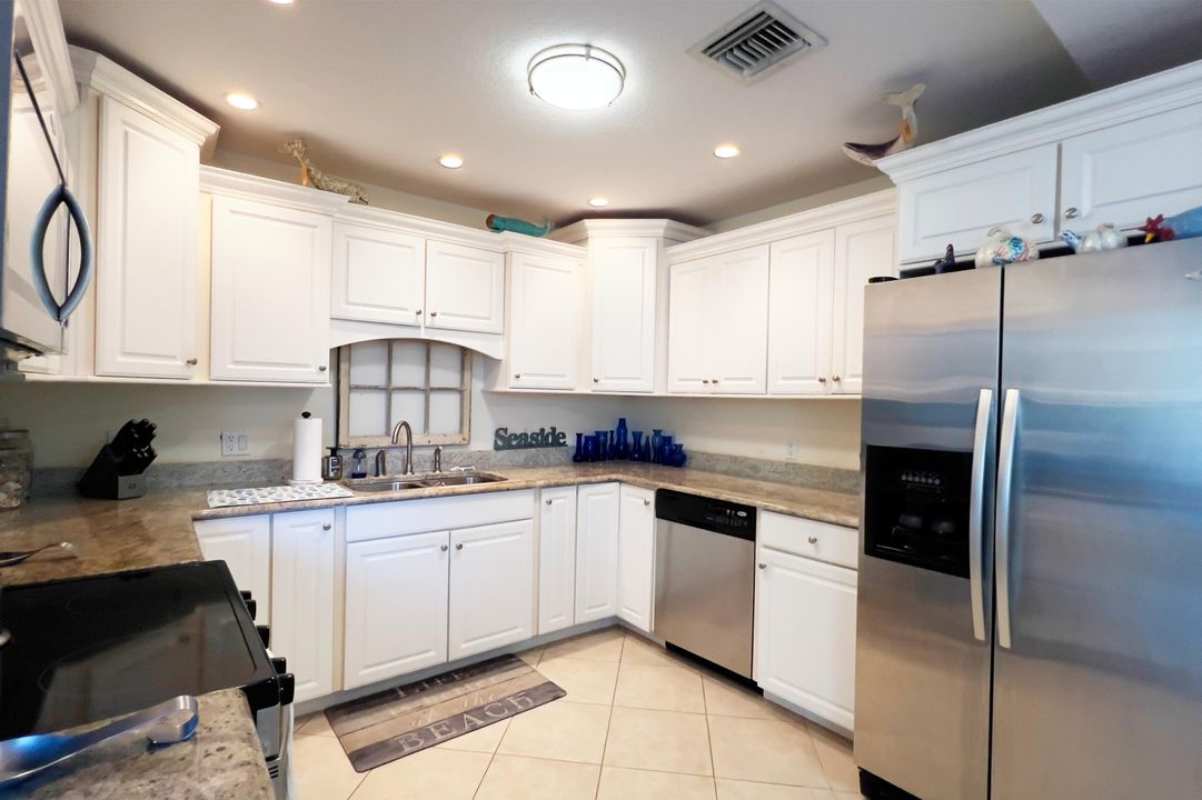 For Sale: $425,000 (2 beds, 2 baths, 1093 Square Feet)