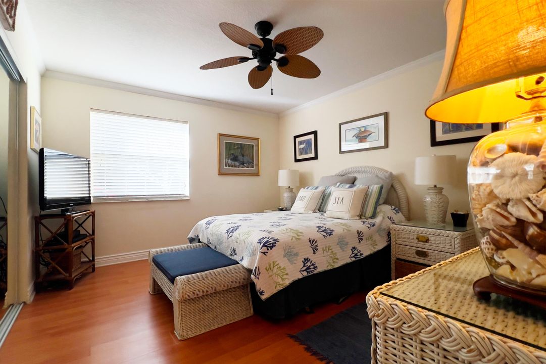 For Sale: $425,000 (2 beds, 2 baths, 1093 Square Feet)