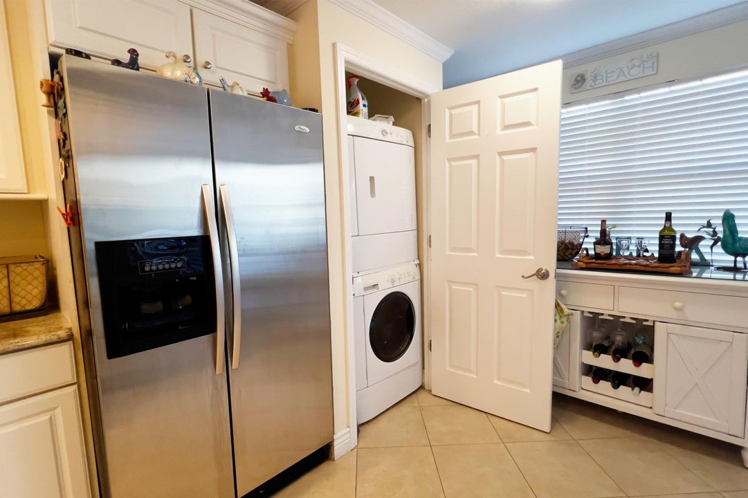 For Sale: $425,000 (2 beds, 2 baths, 1093 Square Feet)